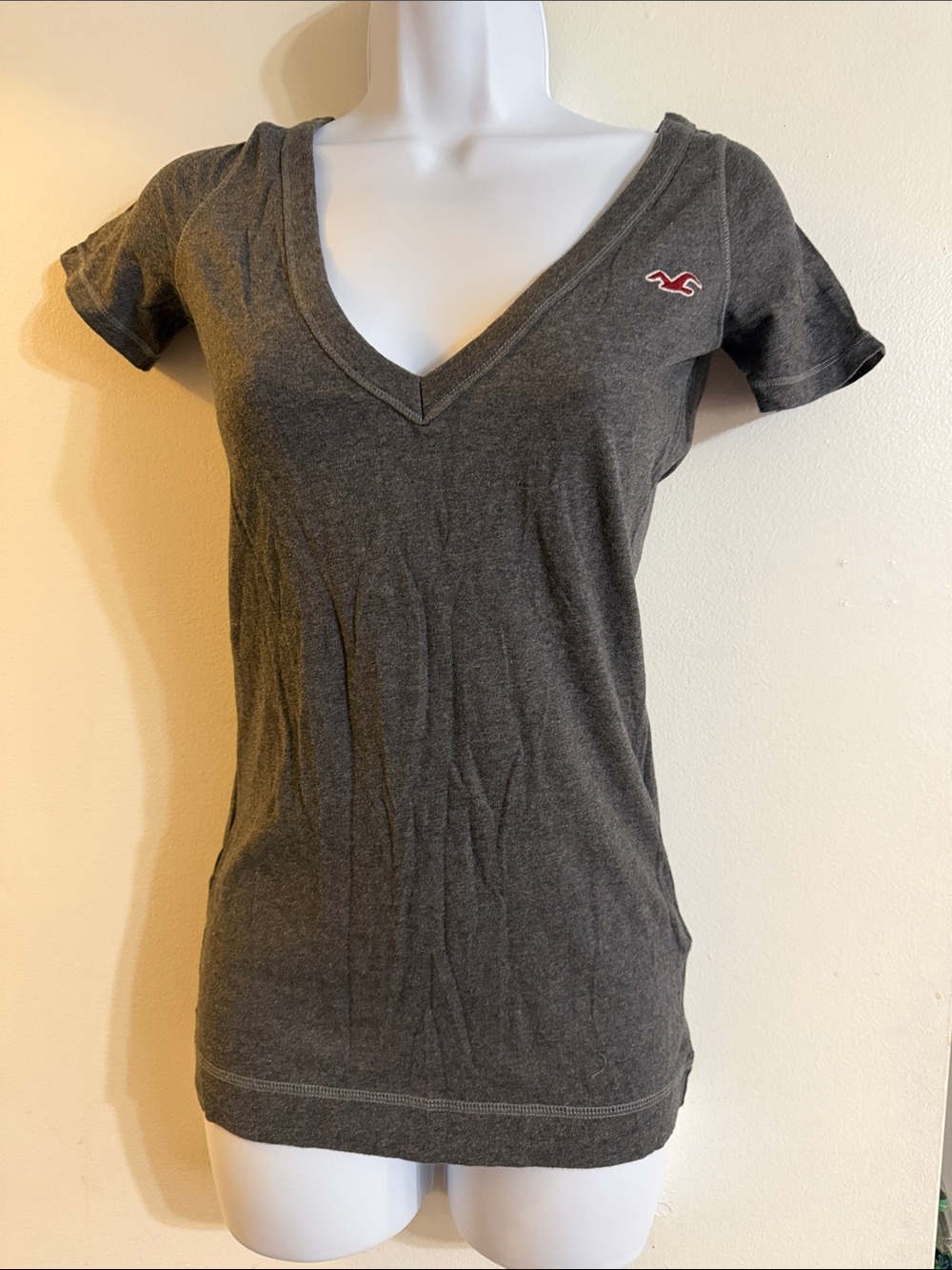 NWT Y2K Hollister Women's Dark Gray V-Neck Short Sleeve Tee